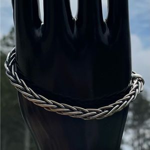 Women toggle bracelet